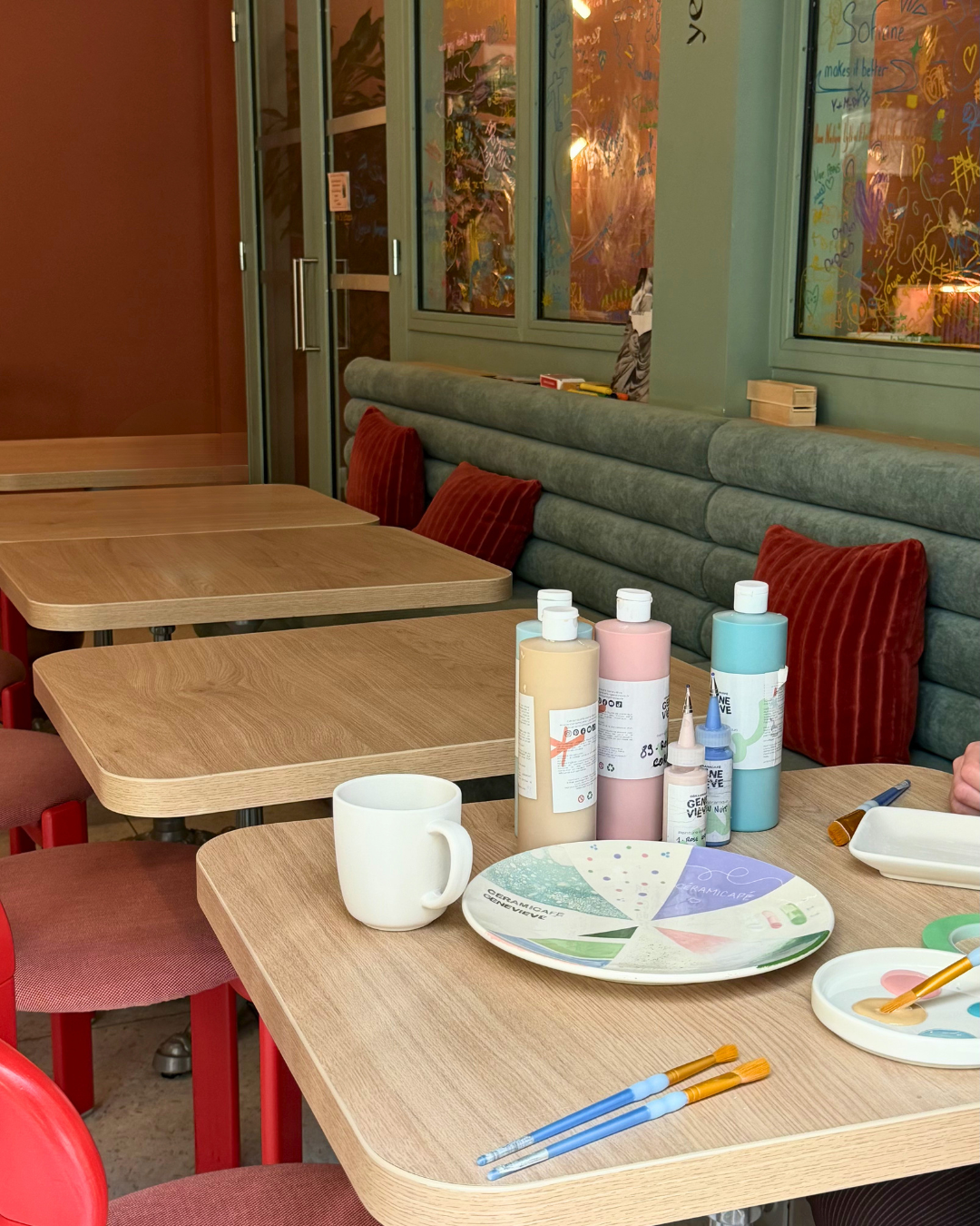 Bowl painting workshop at Barkers and Brothers 🐾 - Wednesday 10/04