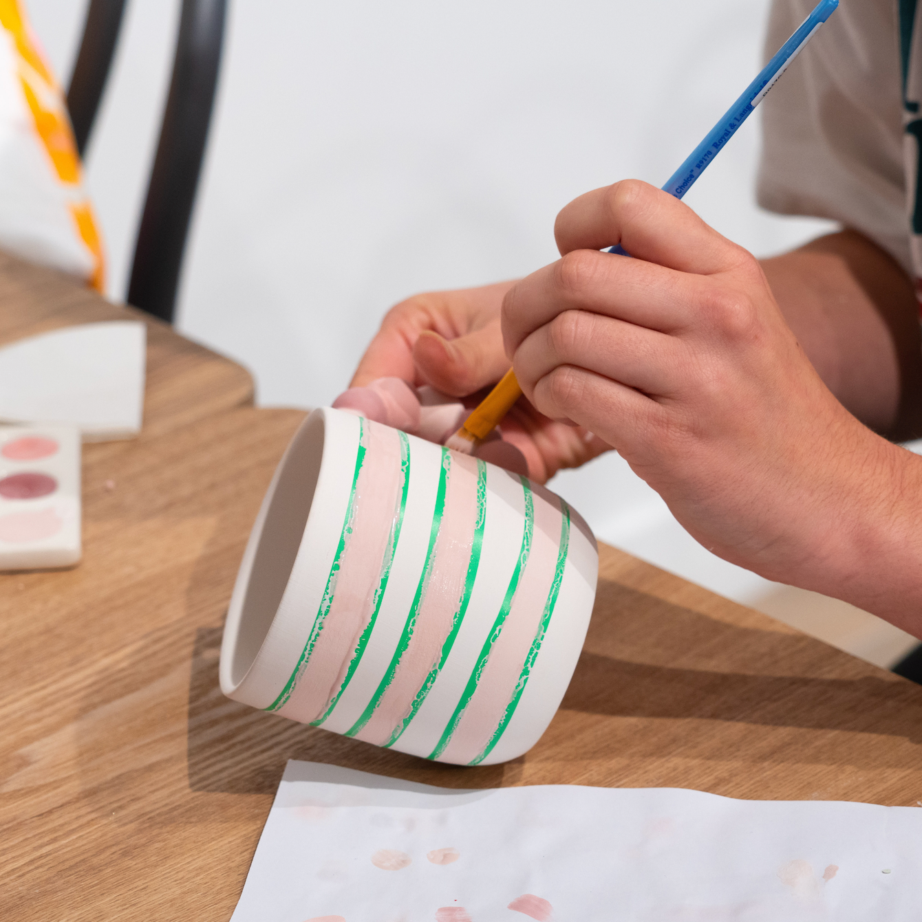 Session libre peinture sur céramique - Paris 11