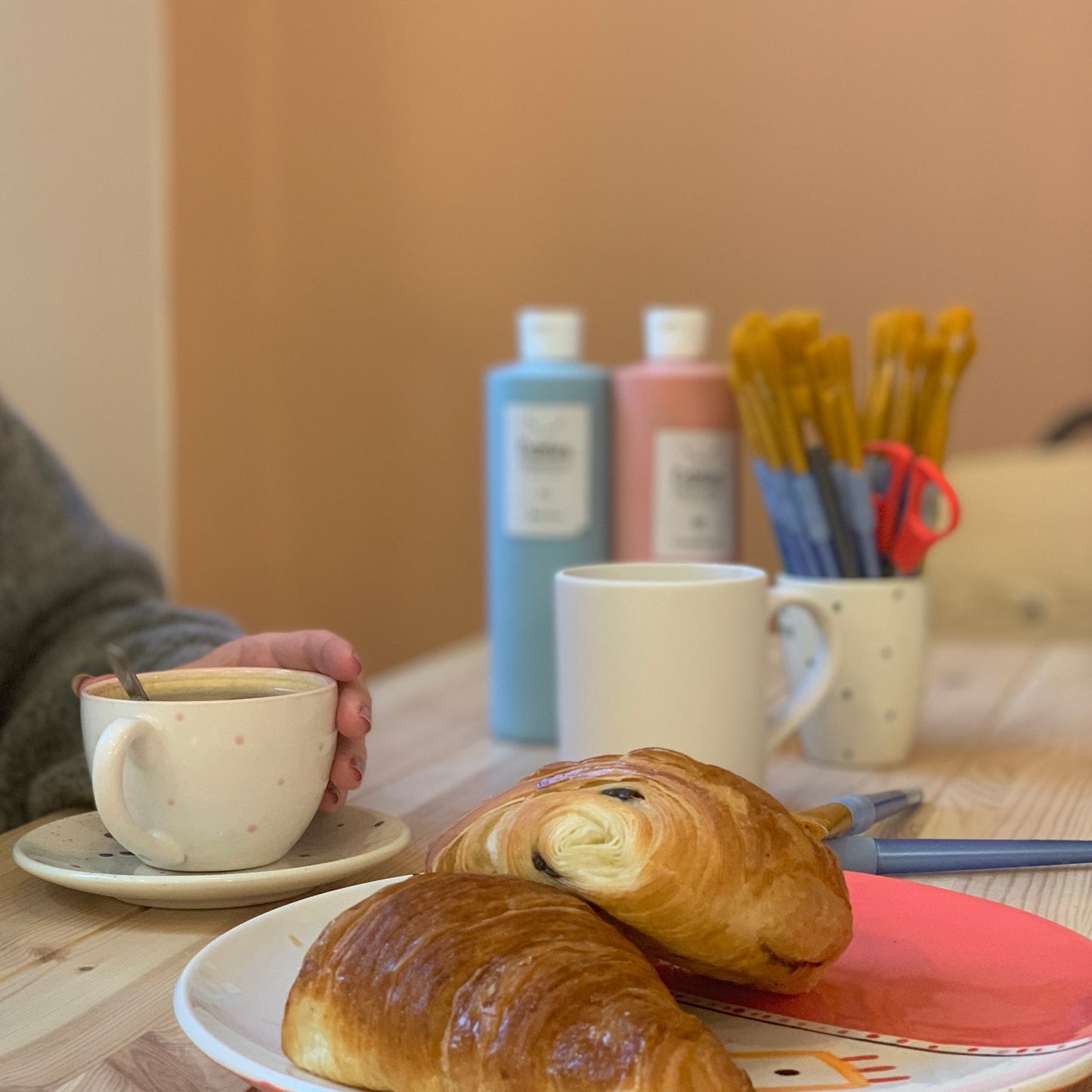 Céramic Friday Morning : Atelier peinture sur céramique & petit déjeuner jusqu'à taille L - Paris 11