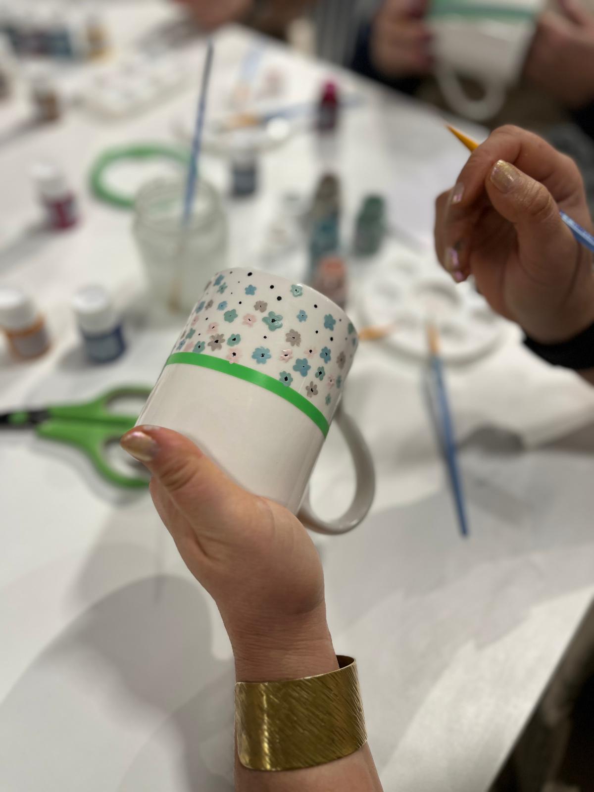 Enameled Christmas ball painting workshops - DIY fair
