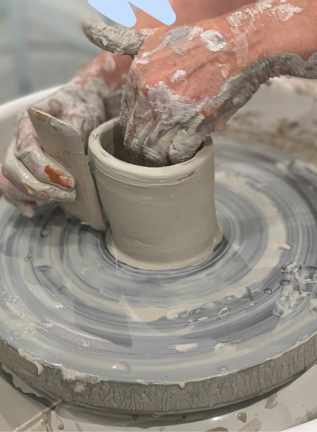 Atelier tournage - Initiation à la poterie Paris 14ème - Apprenez la  céramique ! – Céramicafé Geneviève